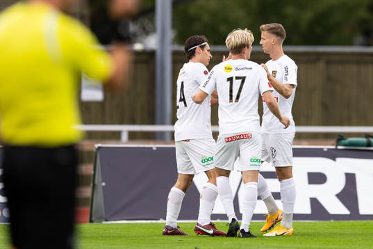Brommapojkarnas Kevin Ackermann jublar