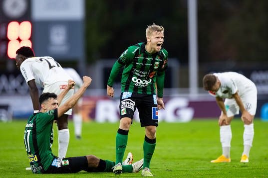 Varbergs Dion Krasniqi och Leo Frigell Jansson jublar
