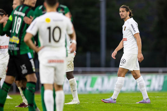 Brommapojkarnas Nikola Vasic deppar