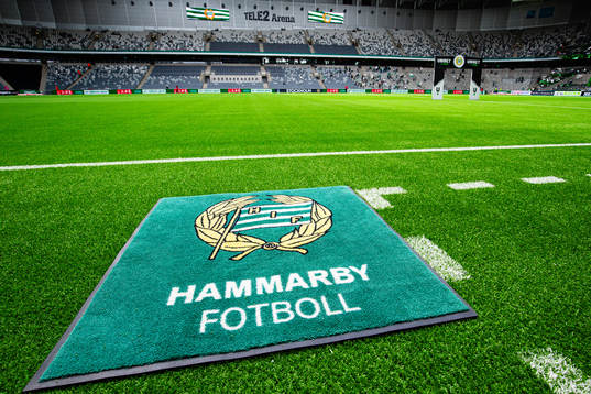 En matta med Hammarbys logotyp