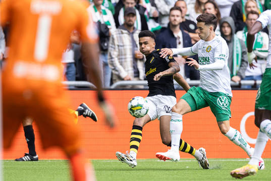 AIKs Rui Modesto och Hammarbys Marc Llinares Barragan