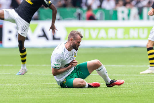Hammarbys Mads Fenger Nielsen har ont