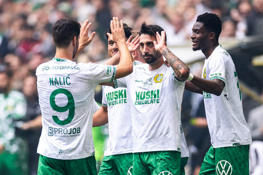 Hammarbys Nahir Besara jublar
