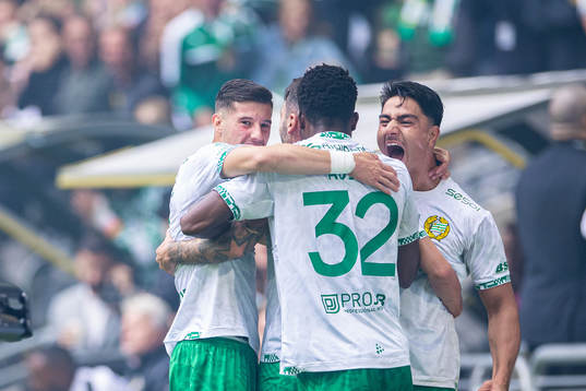 Hammarbys Nahir Besara, Jusef Erabi  och Viktor Djukanovic