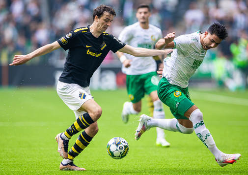 s Jetmir Haliti och Hammarbys Jusef Erabi