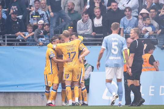 IFK Göteborgs Arbnor Mucolli jublar