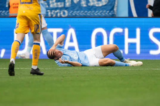 Malmö FFs Niklas Moisander har ont