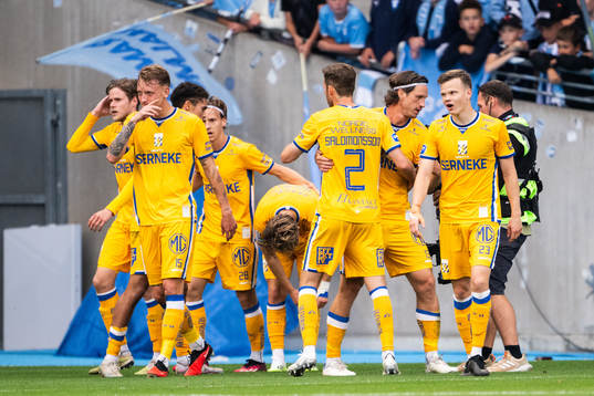 IFK Göteborgs spelare jublar