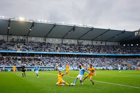 Malmö FFs Martin Olsson och IFK Göteborgs Kolbeinn