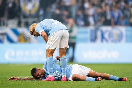Malmö FFs Sergio Pena har ont