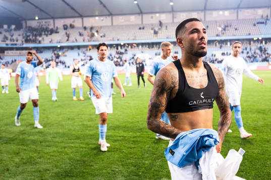 Malmö FFs Sergio Pena deppar