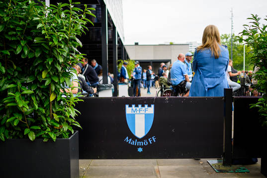 Malmö FFs logga på Erics uteservering