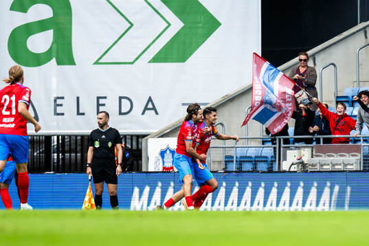 Helsingborgs Amar Muhsin jublar med lagkamrater