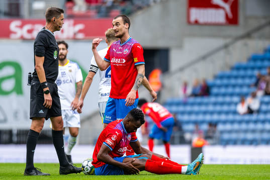 Domare Magnus Lindgren och Helsingborgs Amar Muhsin