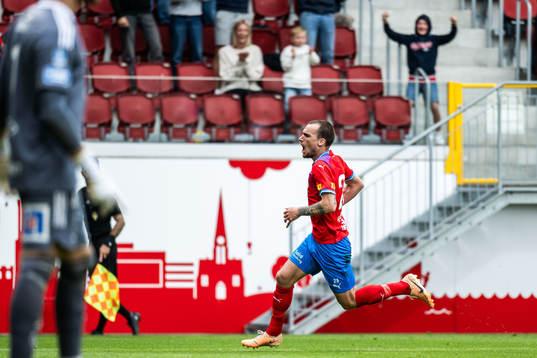 Helsingborgs Adam Hellborg jublar