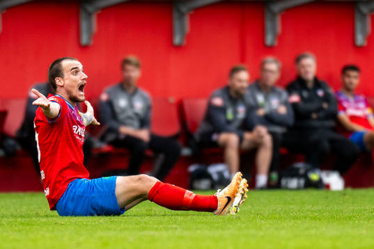 Helsingborgs Adam Hellborg reagerar