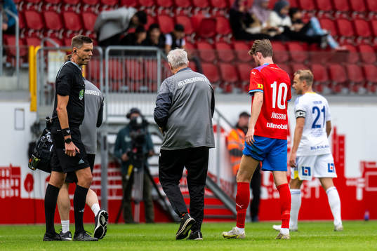 Helsingborgs Rasmus Jönsson lämnar plan