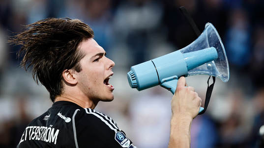 Djurgårdens målvakt Jacob Widell Zetterström jublar