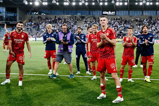 Djurgårdens spelare med Haris Radetinac jublar