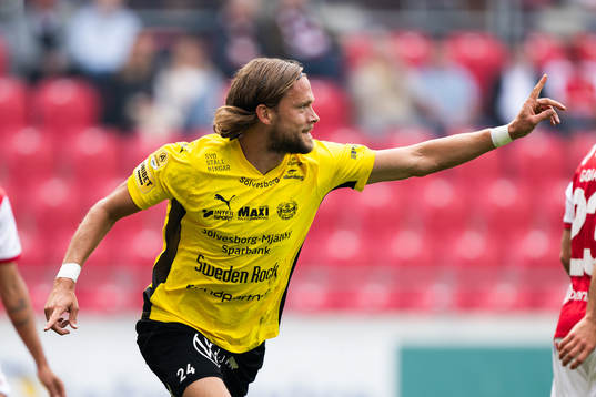 Mjällbys Tom Pettersson jublar