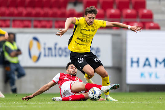 Kalmars Rasmus Sjöstedt och Mjällbys Colin Rösler