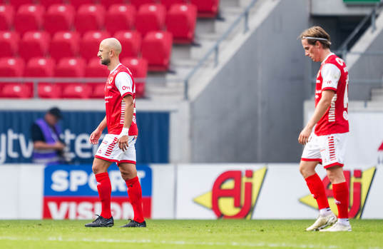 Kalmars Robert Gojani och Johan Karlsson deppar