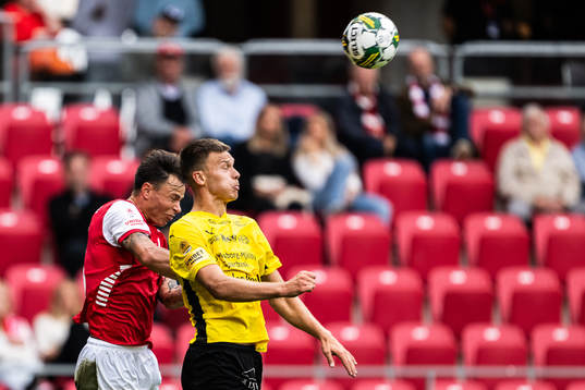 Kalmars Melker Hallberg och Mjällbys Arvid Brorsson