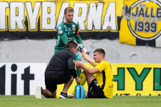 Kalmars Ricardo Friedrich och Mjällbys Arvid Brorsson