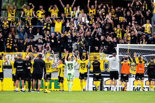 Mjällbys spelare jublar