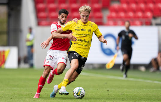 Kalmars Noah Shamoun och Mjällbys Max Fenger