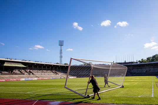 Personal med målbur på Stockholms Stadion
