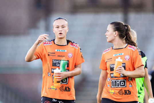 Kristianstads Amy Sayer och Josefin Harrysson deppar