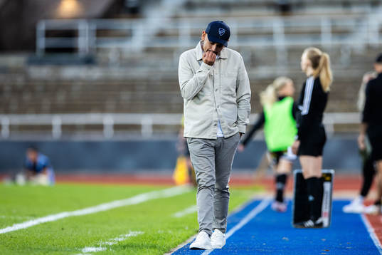 Djurgårdens tränare Marcelo Fernandez deppar