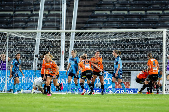 Kristianstads Therese Ivarsson jublar med lagkamrater