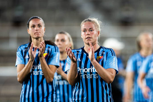 Djurgårdens Therese Åsland tackar publiken