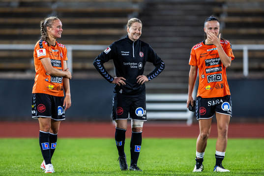 Kristianstads Therese Ivarsson och Amy Sayer deppar