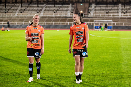 Kristianstads Therese Ivarsson och Kristianstads Amy Sayer