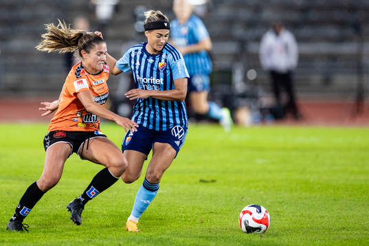 Kristianstads Carly Wickenheiser och Djurgårdens Lova