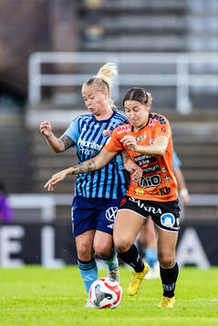 Djurgårdens Therese Åsland och Kristianstads Tabitha