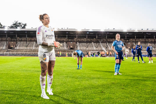 Djurgårdens målvakt Katelin Talbert deppar