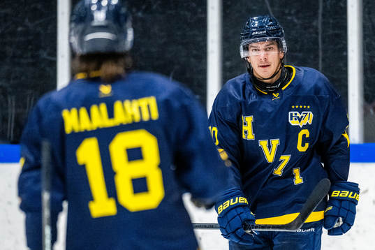 HV71s Andre Petersson jublar