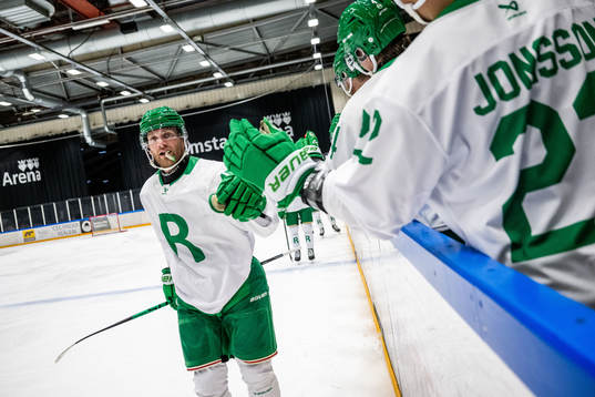 Rögles Simon Ryfors jublar