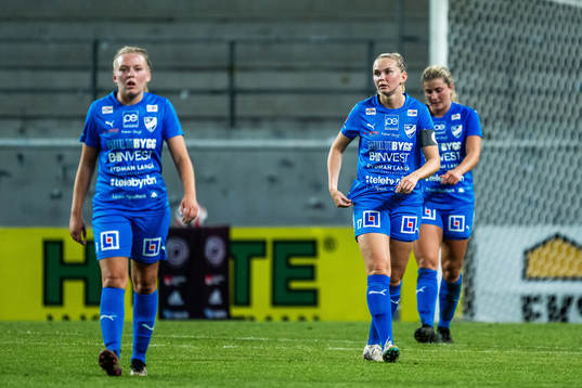 Kalmars Nova Karlsson och Amanda Persson deppar