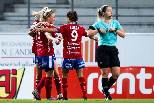 Vittsjös Nellie Persson jublar med lagkamrater