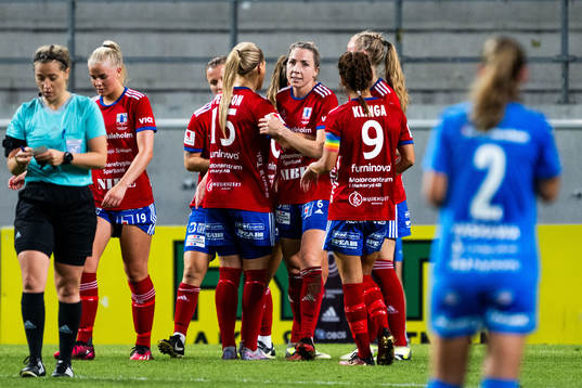 Vittsjös Kayla Adamek jublar med lagkamrater