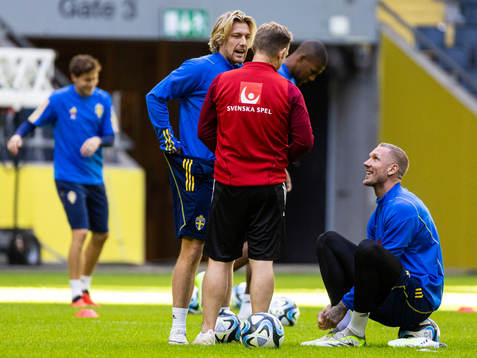 Emil Forsberg and Robin Olsen of Sweden