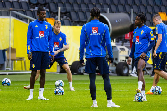 Alexander Isak and Anthony Elanga of Sweden