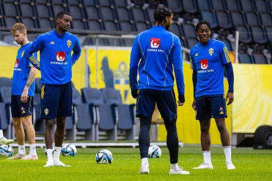 Alexander Isak, Jens Cajuste, and Anthony Elanga of Sweden