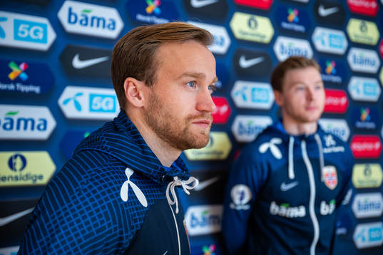 Bård Finne and goalkeeper Mathias Dyngeland of the