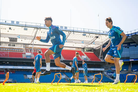 Osame Sahraoui and Sander Berge of the Norwegian national